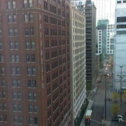 Photo taken at Hilton Chicago/Magnificent Mile Suites by Elizabeth S. on 10/10/2012