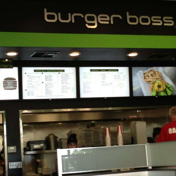 6/19/2013 tarihinde Loren B.ziyaretçi tarafından Burger Boss'de çekilen fotoğraf