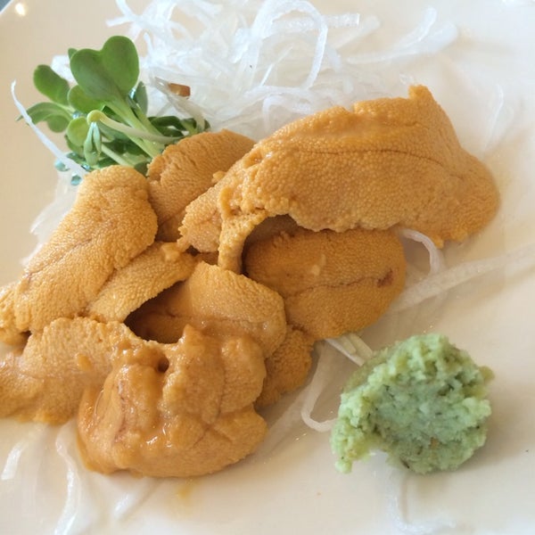 Photo prise au Toshi Sushi par Lisa C. le2/26/2014