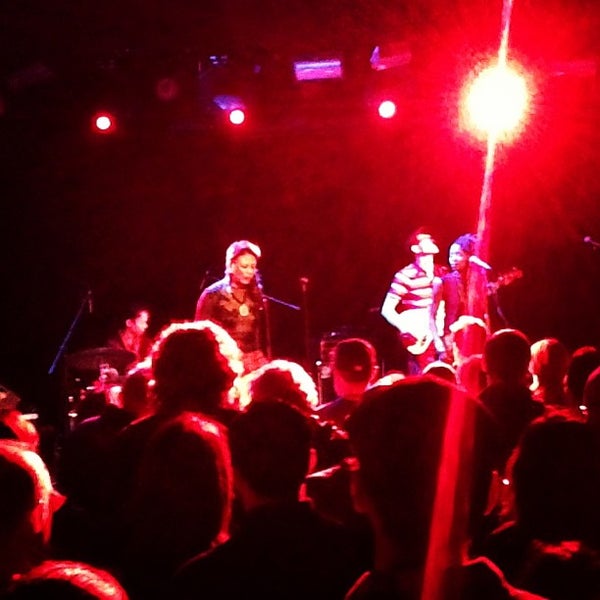 Photo taken at Le Poisson Rouge by Sergio K. on 4/13/2013