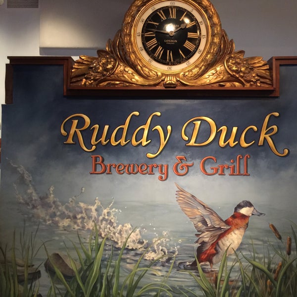 รูปภาพถ่ายที่ Ruddy Duck Brewery &amp; Grill โดย Bill K. เมื่อ 7/18/2015