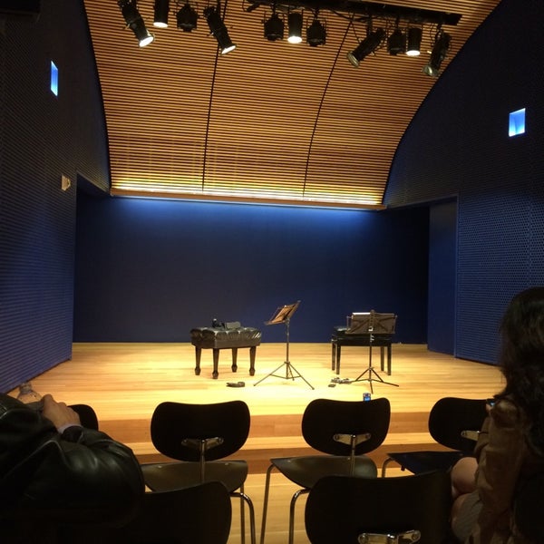 4/23/2014에 Andrea R.님이 The National Opera Center에서 찍은 사진