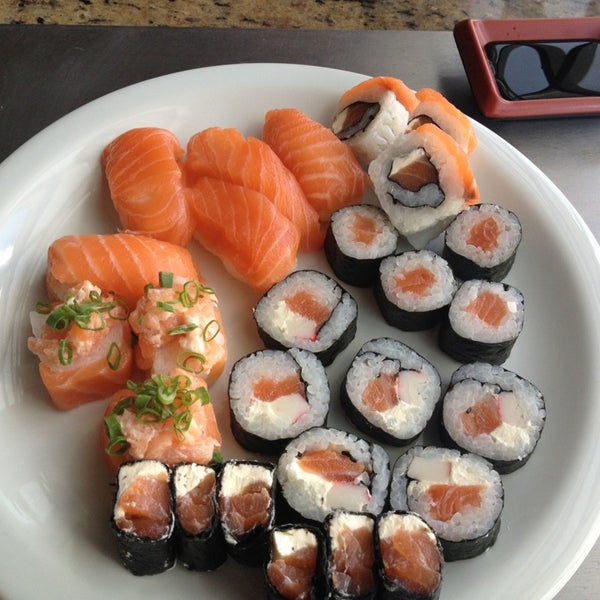 7/11/2013 tarihinde Gabriela S.ziyaretçi tarafından Sushi San'de çekilen fotoğraf