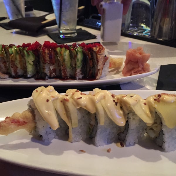 Photo taken at Shari Sushi Lounge by Oscar Alejandro on 1/17/2015