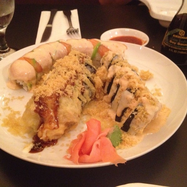 Photo taken at Nigiri Sushi Bar &amp; Restaurant by Oscar Alejandro on 8/27/2014