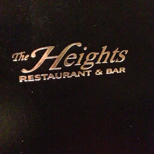 รูปภาพถ่ายที่ The Heights Restaurant &amp; Bar โดย Abraham G. เมื่อ 9/24/2012