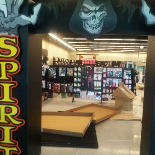 SPIRIT HALLOWEEN STORE (Now Closed) 1 tip