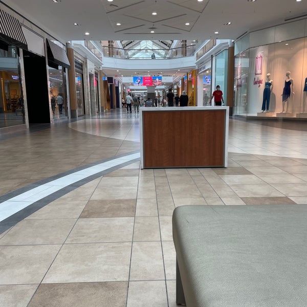 Photo taken at Mapleview Shopping Centre by Andrej M. on 7/4/2022