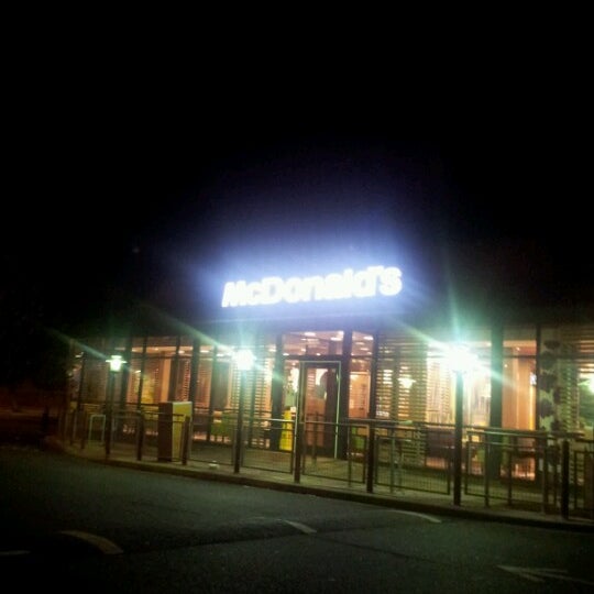 Foto tirada no(a) McDonald&#39;s por Saulo D. em 10/27/2012