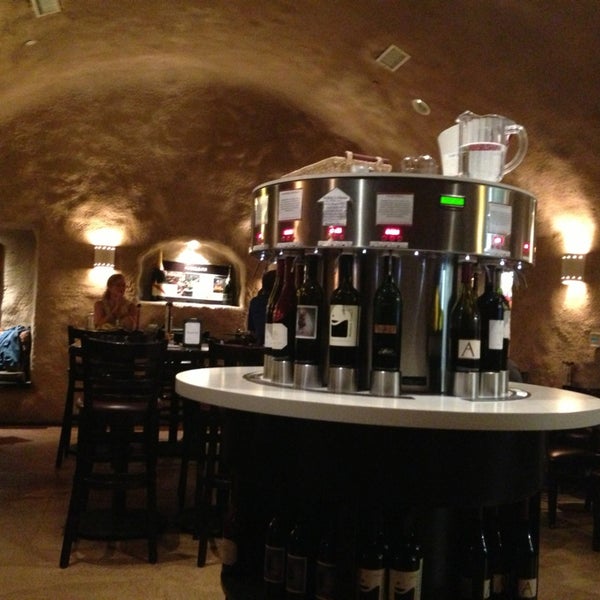 8/3/2013에 Heidi T.님이 Ventura Wine Company &amp; The Cave에서 찍은 사진