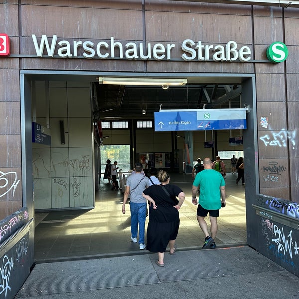 Снимок сделан в S Warschauer Straße пользователем Joel S. 9/5/2023