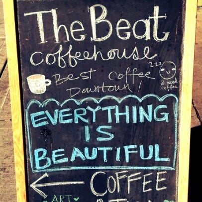 Foto tomada en The Beat Coffeehouse  por Demont D. el 1/22/2013