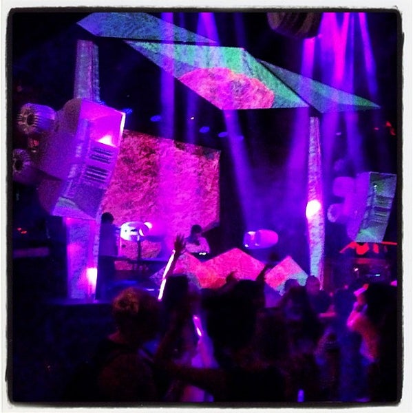 รูปภาพถ่ายที่ Palladium Nightclub โดย Adam B. เมื่อ 5/19/2013