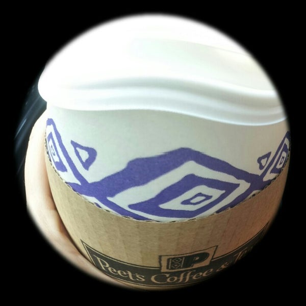 รูปภาพถ่ายที่ Peet&#39;s Coffee &amp; Tea โดย Angela เมื่อ 1/20/2013
