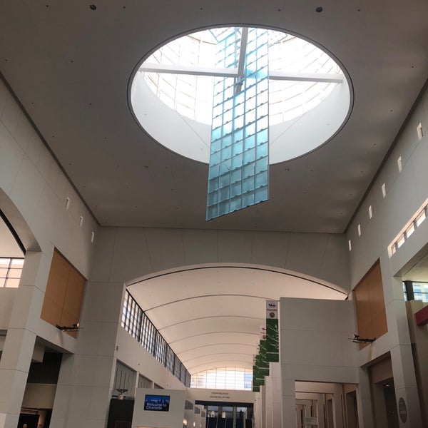 Photo taken at Charlotte Convention Center by Ericu D. on 5/21/2018