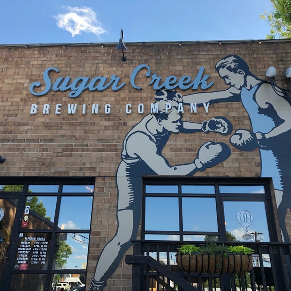 Das Foto wurde bei Sugar Creek Brewing Company von Ericu D. am 5/16/2019 aufgenommen