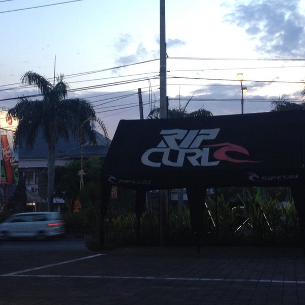 Photo taken at Rip Curl Sunset Road Store (RCJS) by Ajef A. on 11/14/2013