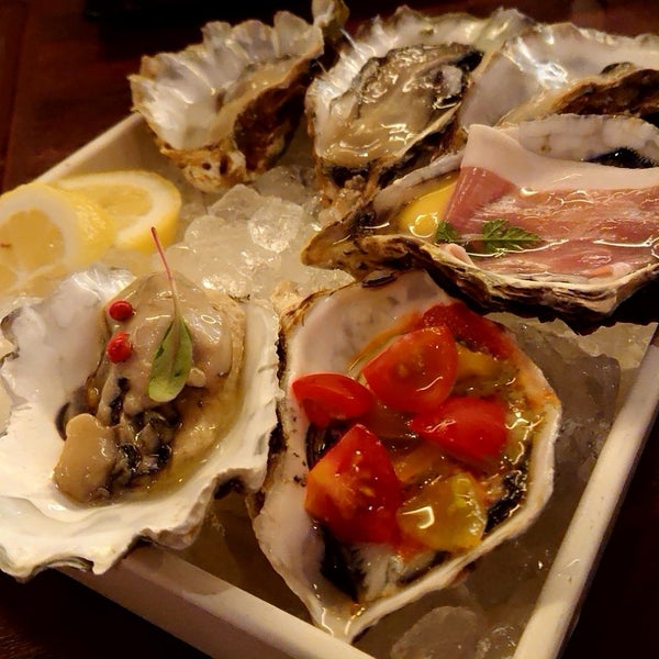 Photo taken at THE CAVE DE OYSTER TOKYO by Strawberry on 9/21/2019