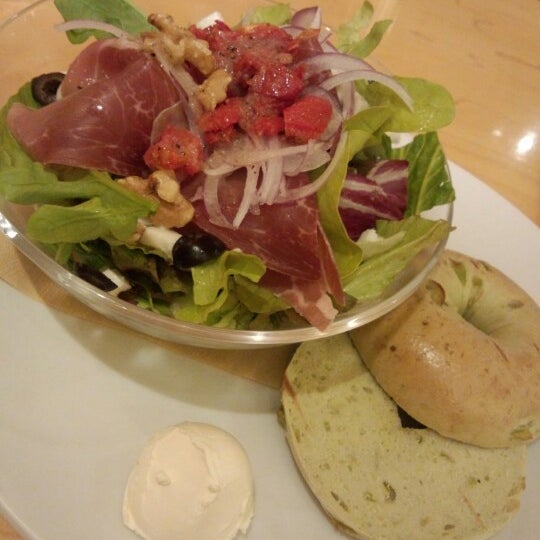 Photos At Junoesque Bagel Cafe ジュノエスクベーグルカフェ 東京駅店 2 Tips From 104 Visitors