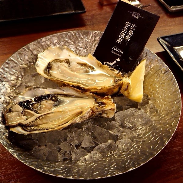 Photo taken at THE CAVE DE OYSTER TOKYO by Strawberry on 9/21/2019