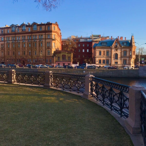 Foto tirada no(a) Moyka River Embankment por Pavel V. em 4/16/2019