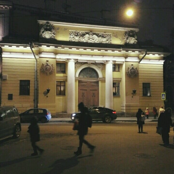 Манежный переулок 6. Манежная площадь д 6 санкт-петербург росбанк. Конюшни михайловского замка санкт-петербург. Манежная площадь 6 росбанк. Манежный переулок 2.