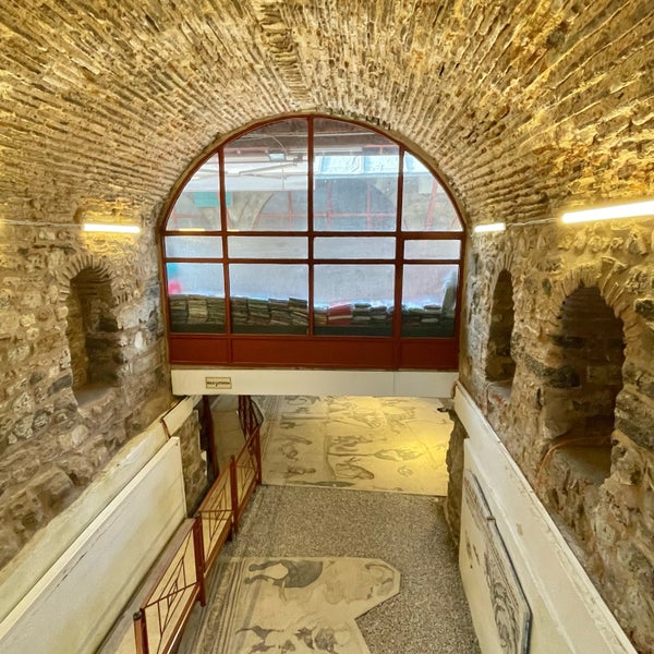 Foto tirada no(a) Büyük Saray Mozaikleri Müzesi por Pavel V. em 1/4/2022