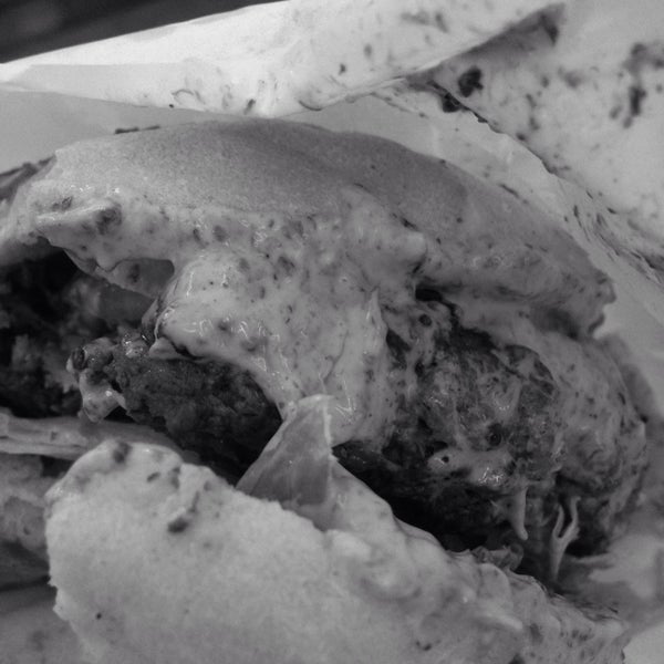 Foto diambil di Elbert&#39;s Cheesesteak Sandwiches oleh Monch G. pada 3/26/2014