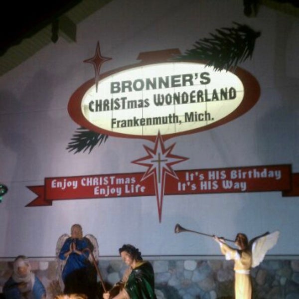 Photo taken at Bronner&#39;s Christmas Wonderland by Sonny F. on 11/4/2021
