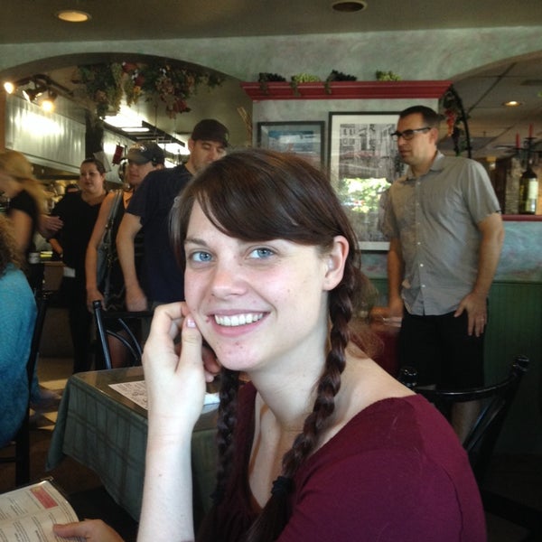 Photo taken at Frankie&#39;s Pizza &amp; Pasta by Laura N. on 7/27/2014