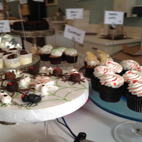 ThimbleCakes Cupcake Shop in Ottawa