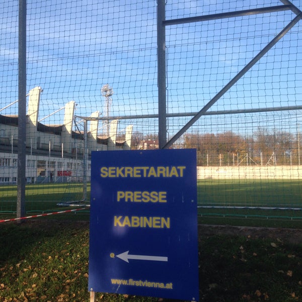 11/12/2015 tarihinde Graham B.ziyaretçi tarafından Hohe Warte - Vienna Stadion'de çekilen fotoğraf