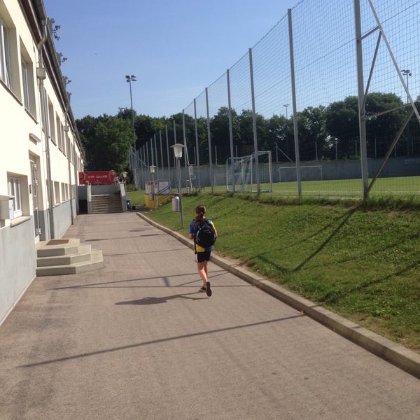 6/7/2015 tarihinde Graham B.ziyaretçi tarafından Hohe Warte - Vienna Stadion'de çekilen fotoğraf