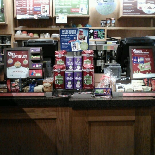 Photo taken at The Coffee Bean &amp; Tea Leaf by Yessica C. on 11/22/2012
