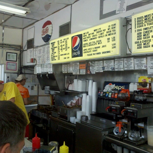 Photo taken at Hunter House Hamburgers by Andrew S. on 7/30/2013