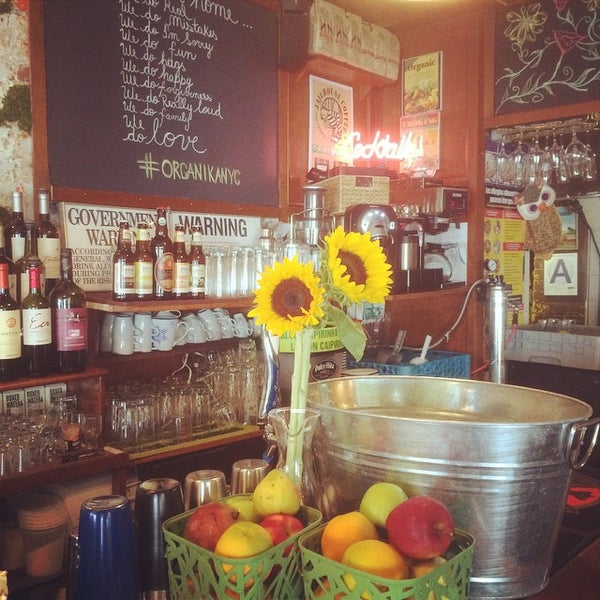 Foto tomada en Organika - Organic Bar &amp; Kitchen  por jairo b. el 9/16/2014
