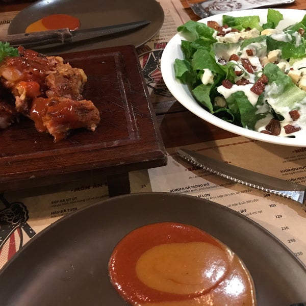 Foto scattata a Ụt Ụt Restaurant da Haroo L. il 10/24/2017