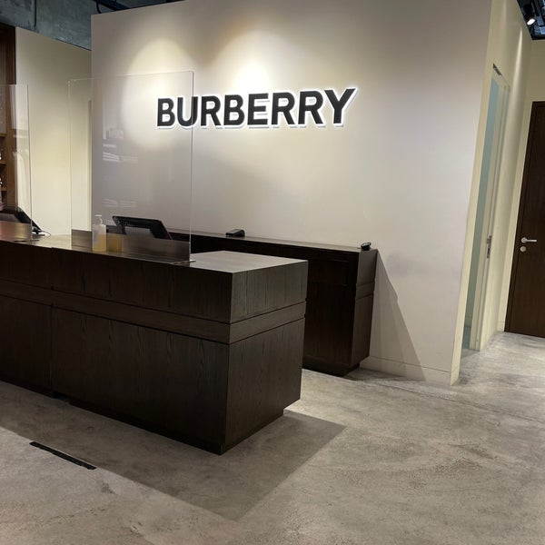 burberry mid valley