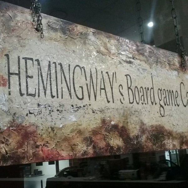 Foto tirada no(a) Hemingway&#39;s Board Game Cafe por Ivelina D. em 11/13/2016