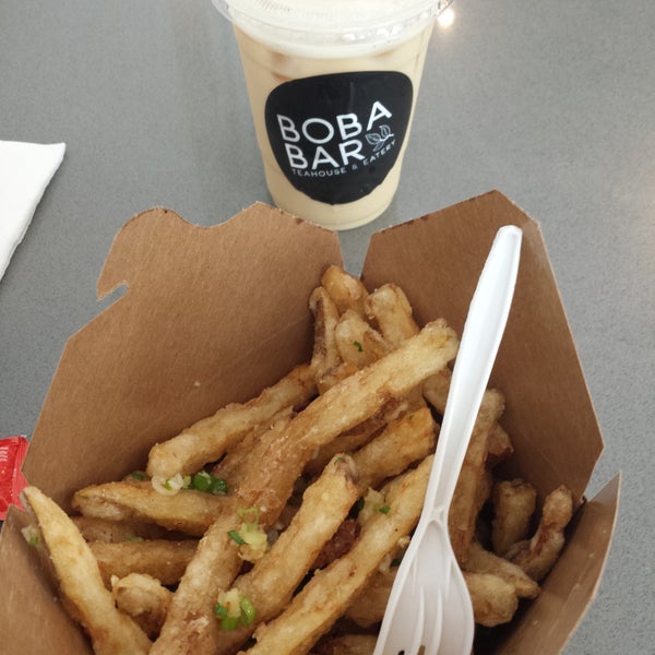 Garlic fries and a small milk tea for a little over $6?? That's a deal! Excellent service here compared to typical tea houses.