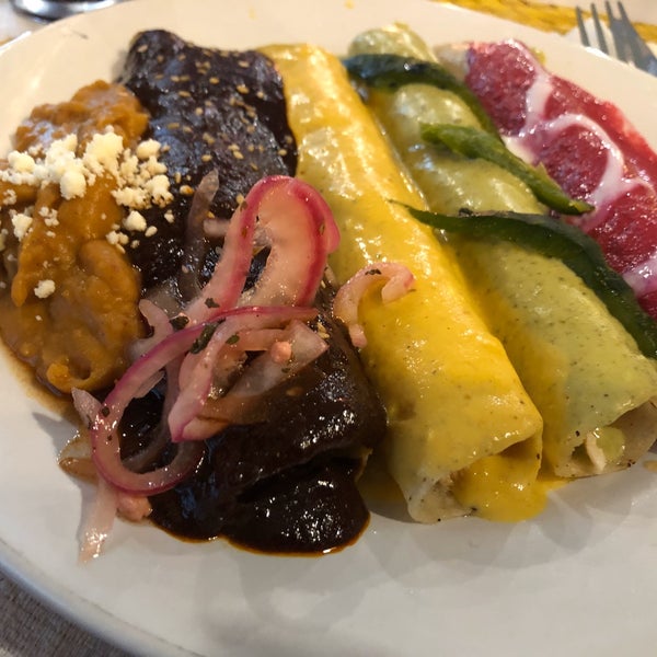Photo taken at Los Chilaquiles by Auro M. on 10/24/2019