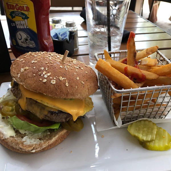 7/19/2017 tarihinde Abdula N.ziyaretçi tarafından Burgerhaus'de çekilen fotoğraf