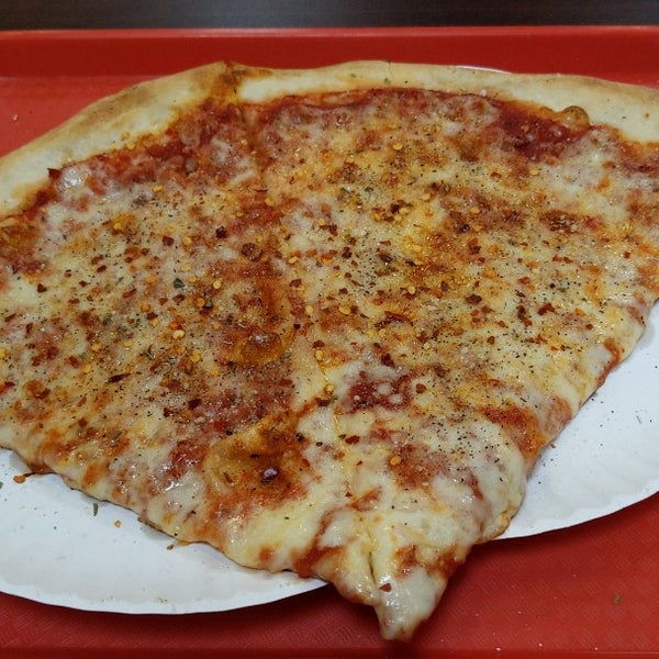 Foto tomada en Pizza Etalia  por Ken P. el 2/2/2023
