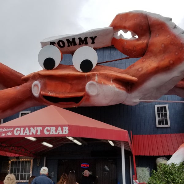Photo taken at Giant Crab Seafood Restaurant by Ken P. on 7/23/2018