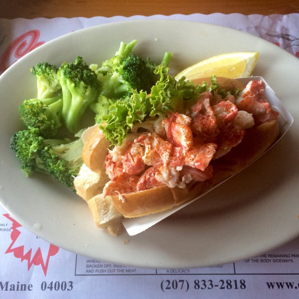 Das Foto wurde bei Cook&#39;s Lobster House von Elena am 7/12/2015 aufgenommen