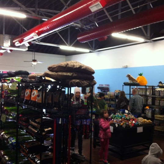 Mutt And Tabby Pet Supplies Store in FuquayVarina