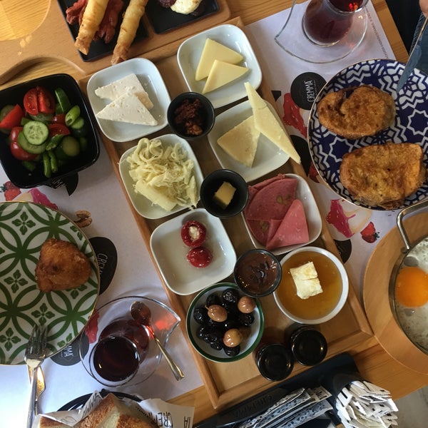 4/14/2018에 Ozlem E.님이 Cremma Breakfast, Cafe, Patisserie에서 찍은 사진