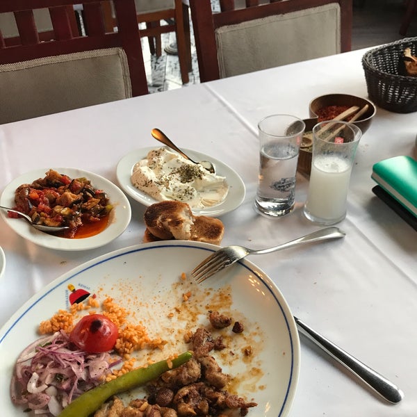 รูปภาพถ่ายที่ Sadrazam Kemal Restaurant โดย Burak B. เมื่อ 8/23/2020