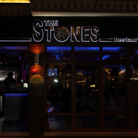 รูปภาพถ่ายที่ The Stones โดย Caner A. เมื่อ 12/4/2012