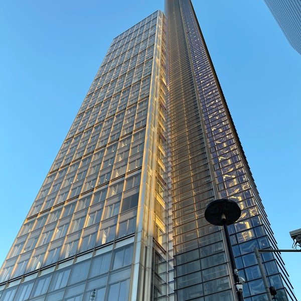 รูปภาพถ่ายที่ Salesforce Tower โดย Gordon P. เมื่อ 1/9/2021